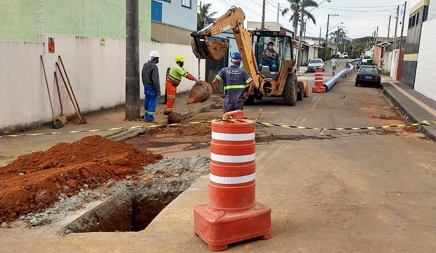 Vila Suíssa recebe obras de reforço na rede de distribuição de água