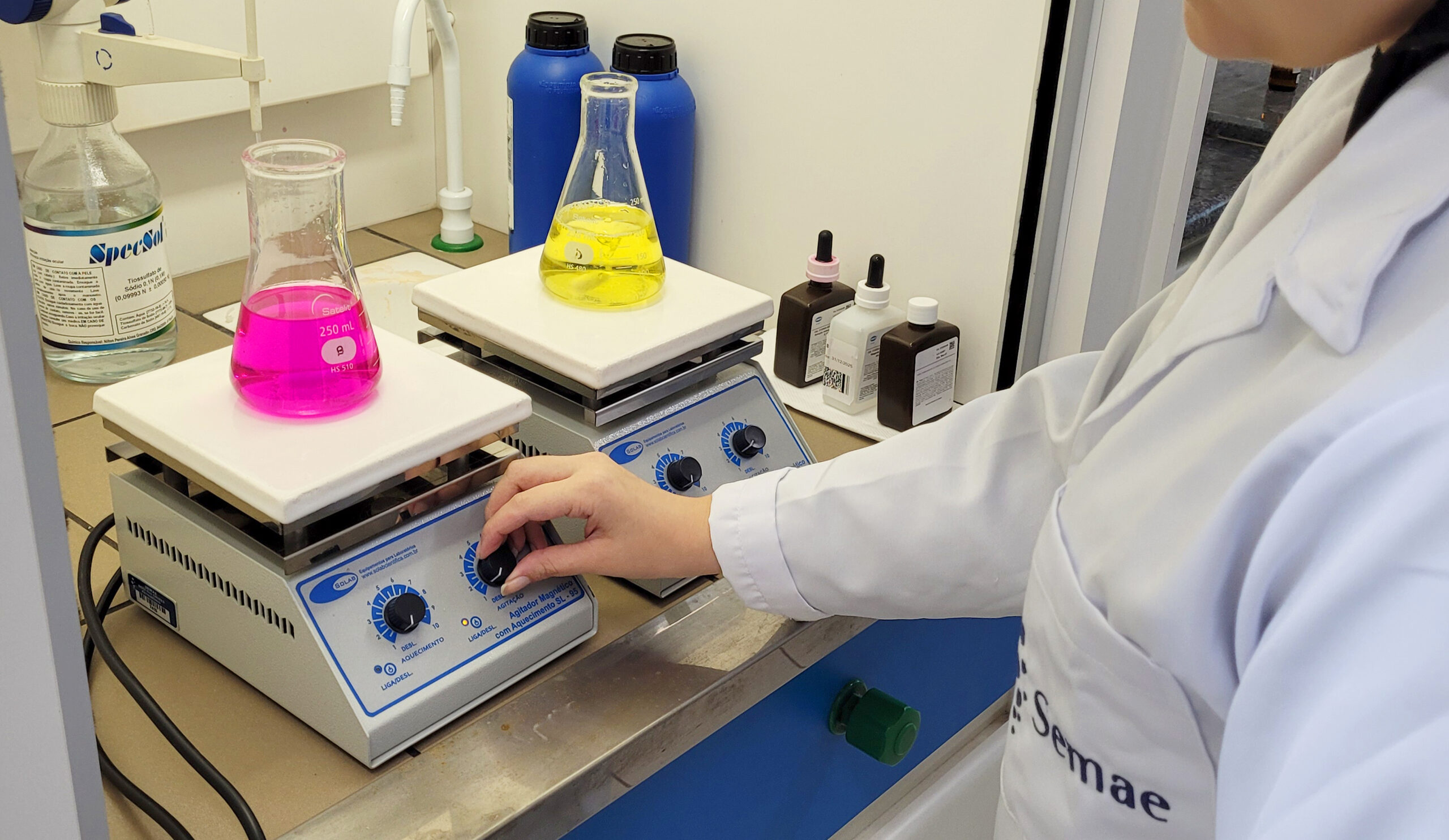 Semae instala novos equipamentos em laboratório para controle da qualidade da água