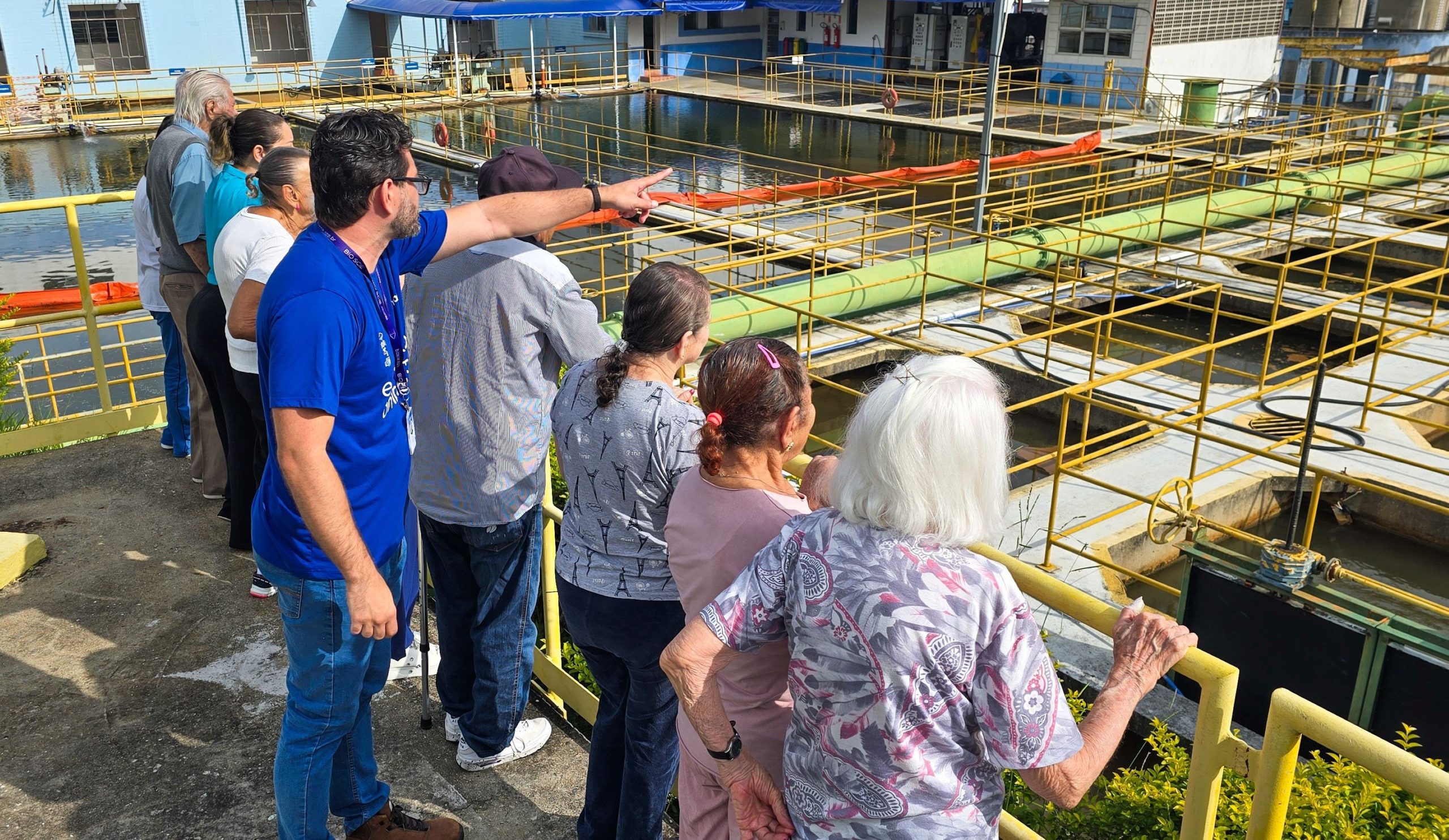 Grupo do Centro Dia do Idoso visita Semae e conhece sistema de tratamento de água